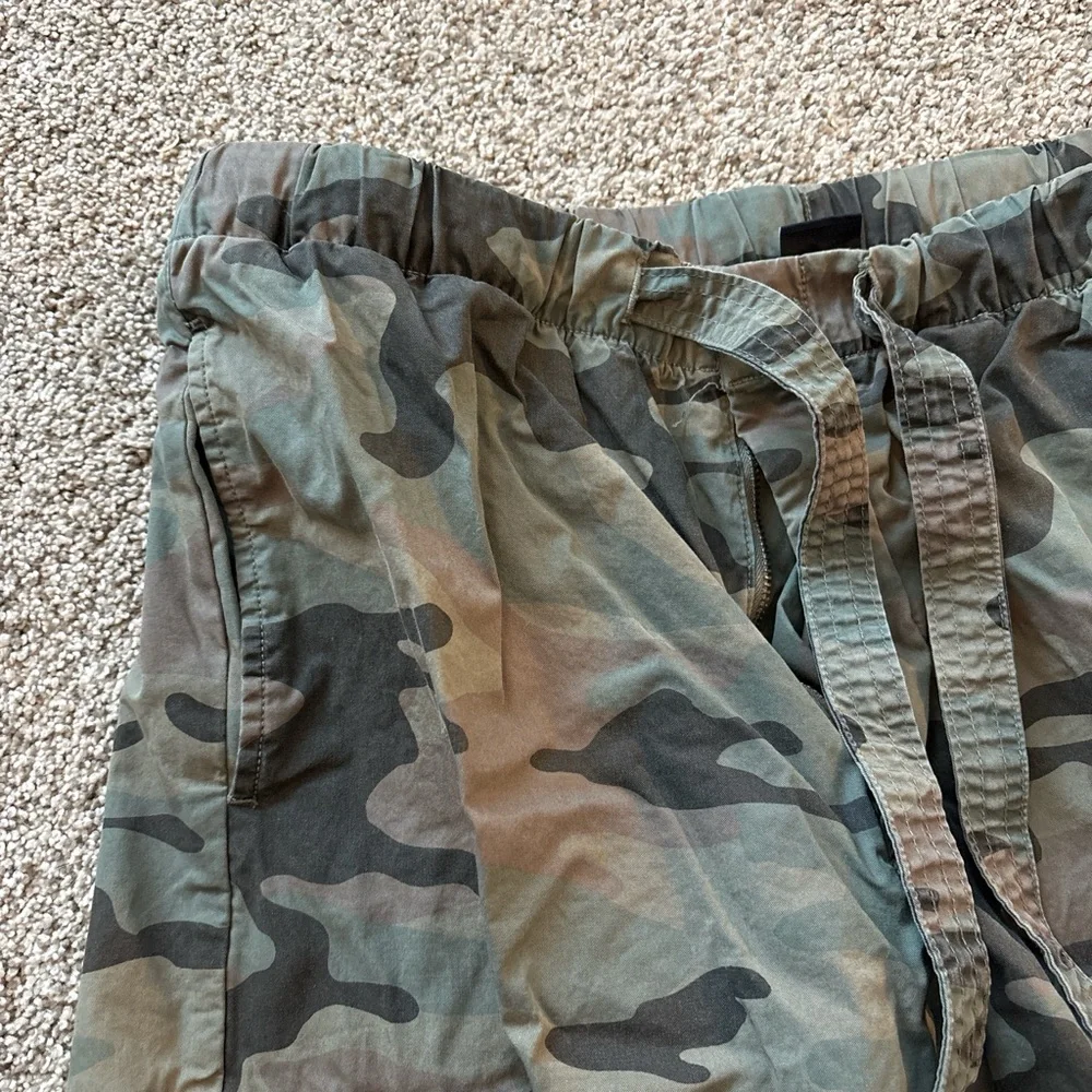 GAP Women's Camouflage Wide Leg Pants - Picture 3 of 5